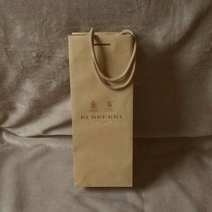 🌈 2/$25 Burberry kraft paper bag